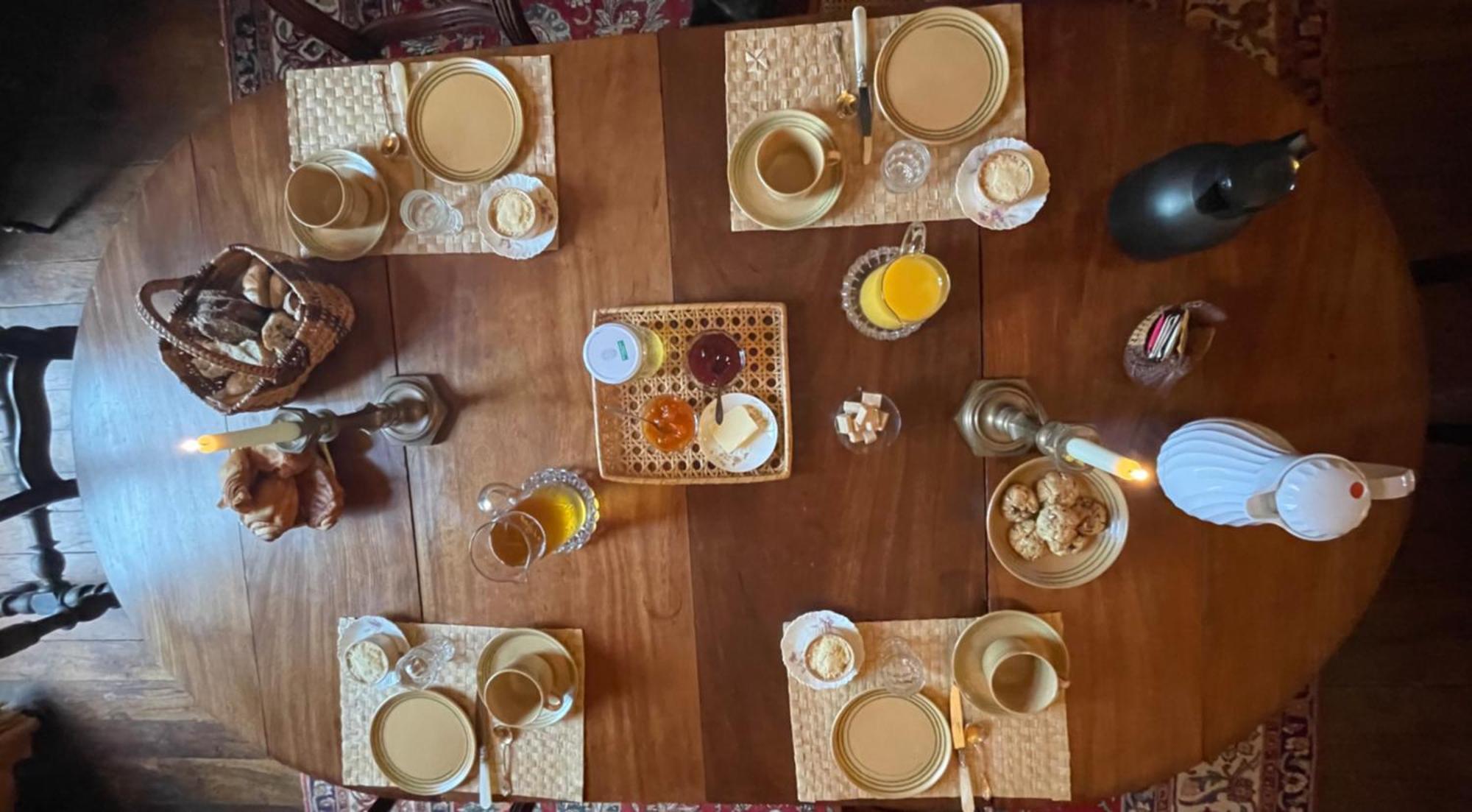 Chateau De Vaux Morvan Couette-café *